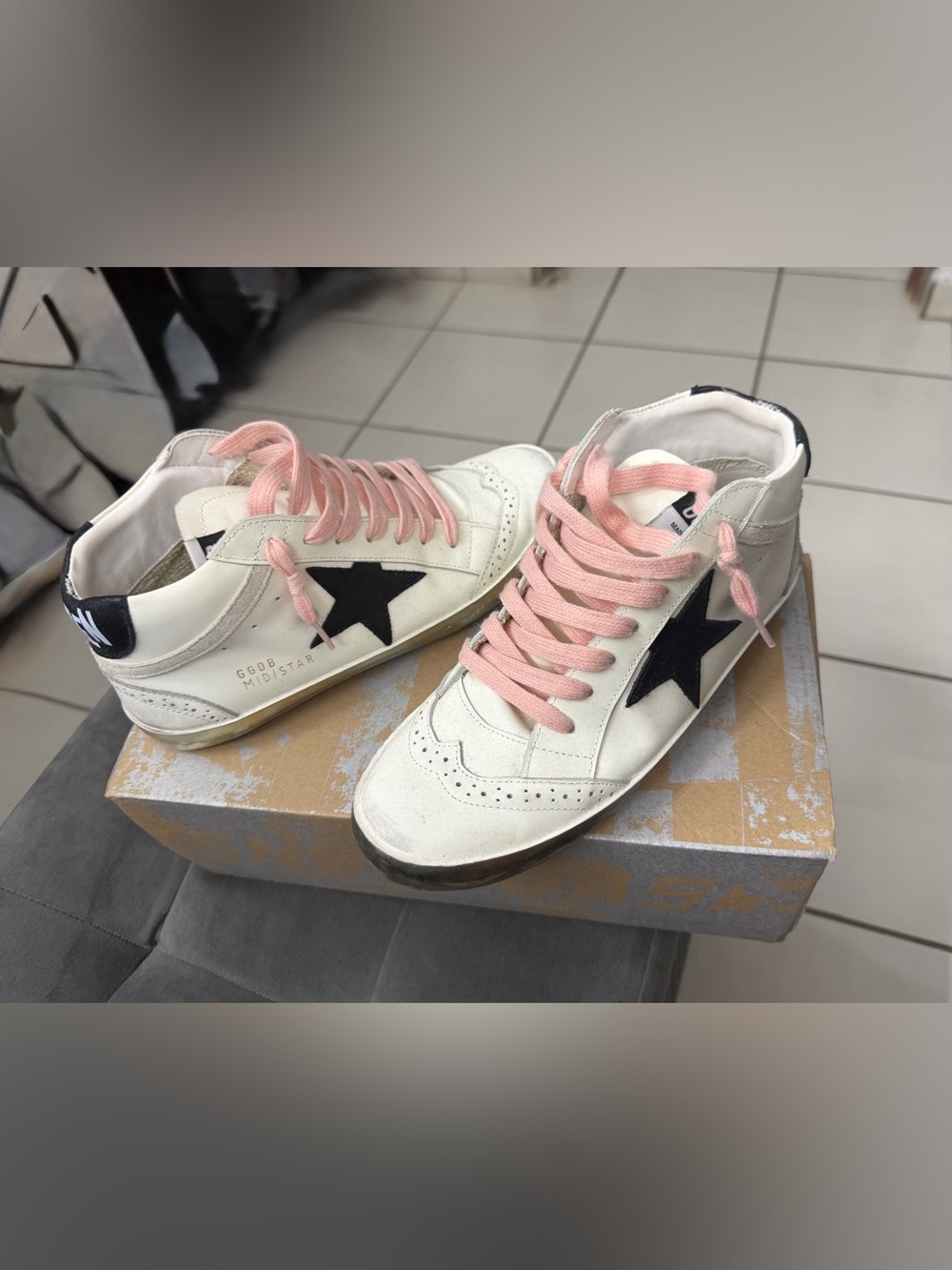 White Leather Sneakers with Black Star and Pink Laces